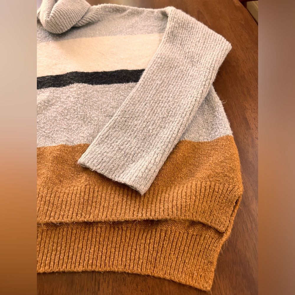 Haley London, super soft long sleeve turtleneck sweater size large
